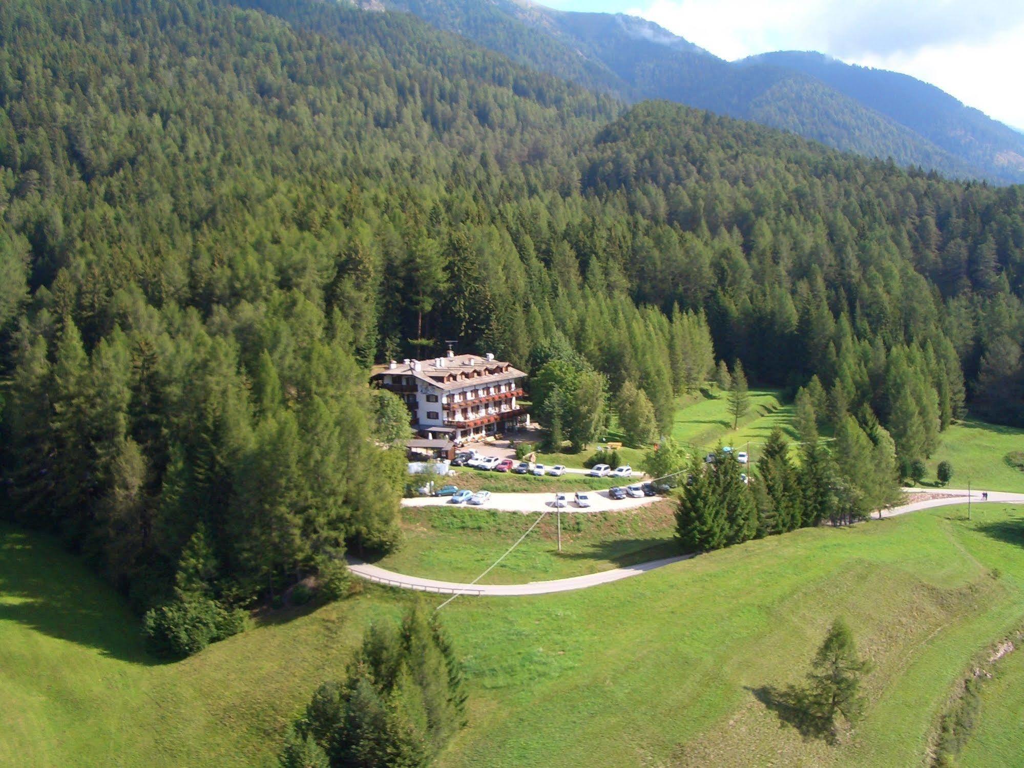 Hotel Ganzaie Val di Fiemme 외부 사진